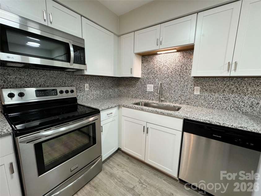 1906 Mereview Court, Charlotte, NC 28210.  MLS# CAR4422728, YatesRealty ID 49516. 