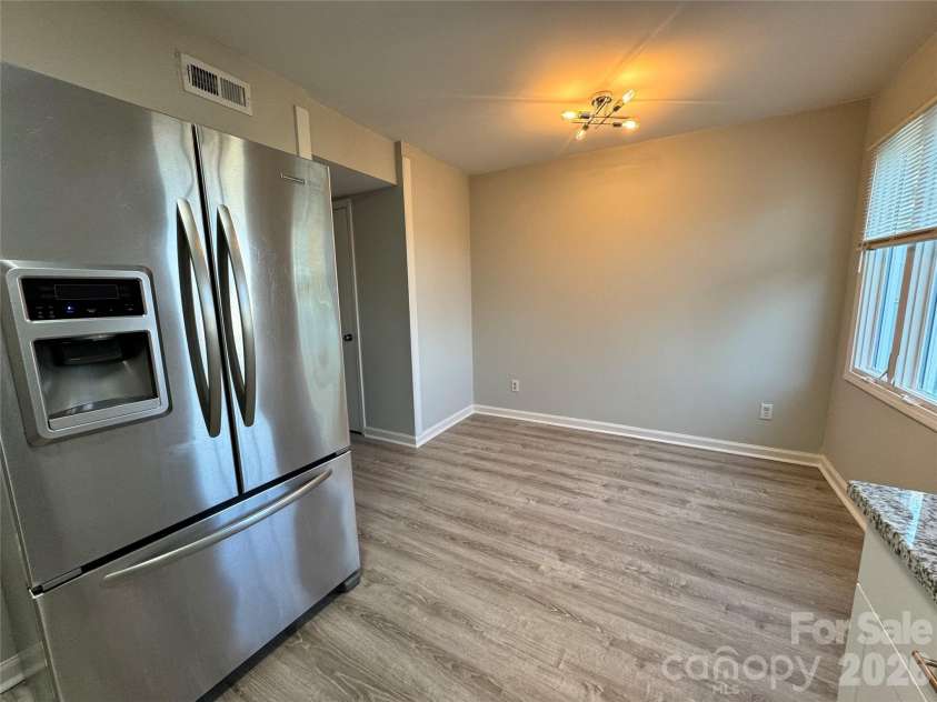 1906 Mereview Court, Charlotte, NC 28210.  MLS# CAR4422728, YatesRealty ID 49516. 