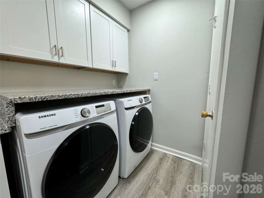 1906 Mereview Court, Charlotte, NC 28210.  MLS# CAR4422728, YatesRealty ID 49516. 