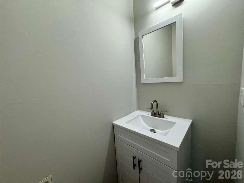 1906 Mereview Court, Charlotte, NC 28210.  MLS# CAR4422728, YatesRealty ID 49516. 