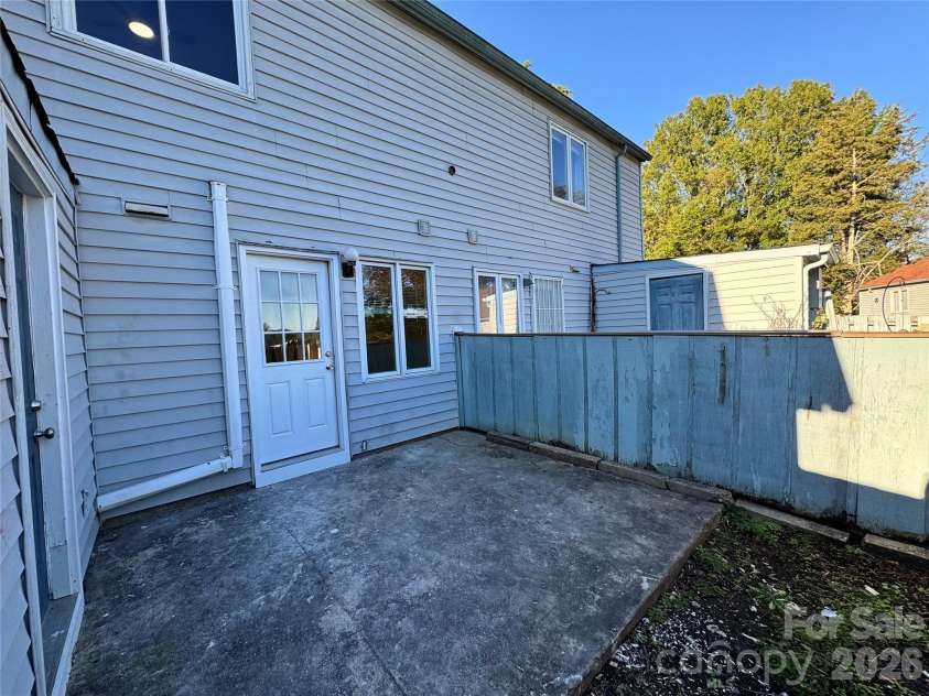 1906 Mereview Court, Charlotte, NC 28210.  MLS# CAR4422728, YatesRealty ID 49516. 