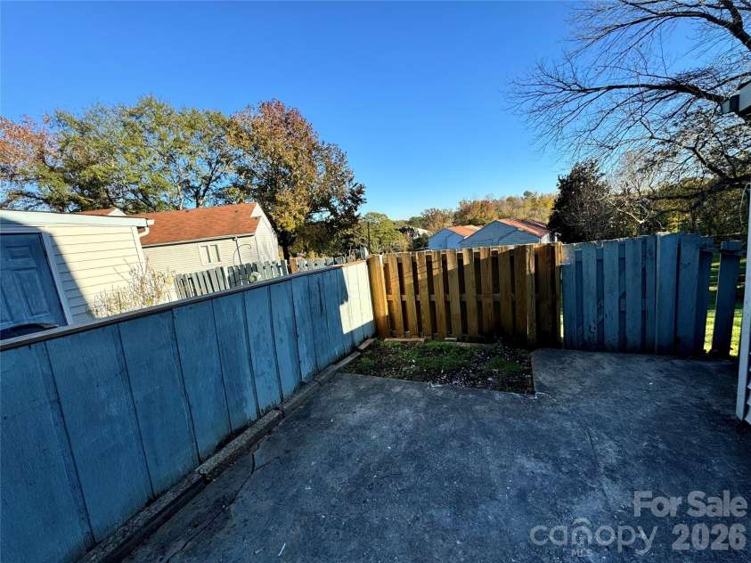1906 Mereview Court, Charlotte, NC 28210.  MLS# CAR4422728, YatesRealty ID 49516. 