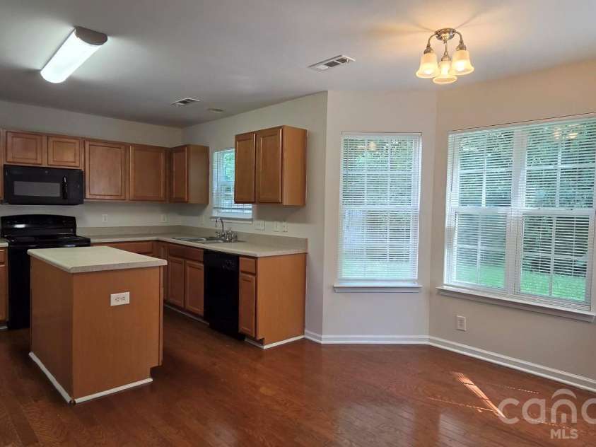 5708 Twin Brook Drive, Charlotte, NC 28269.  MLS# CAR4412827, YatesRealty ID 49517. 
