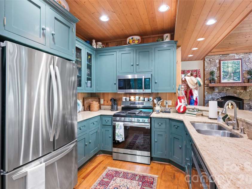 575 Seminole Way, Lake Toxaway, NC 28747.  MLS# CAR4421086, YatesRealty ID 49518. 