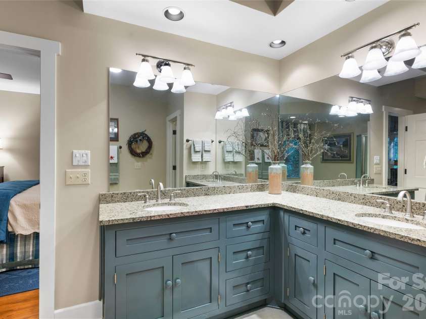 575 Seminole Way, Lake Toxaway, NC 28747.  MLS# CAR4421086, YatesRealty ID 49518. 