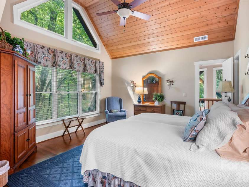 575 Seminole Way, Lake Toxaway, NC 28747.  MLS# CAR4421086, YatesRealty ID 49518. 
