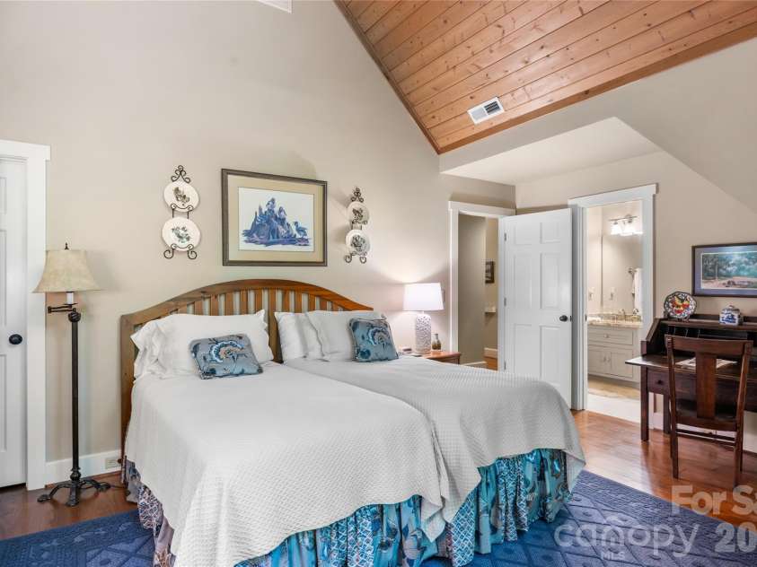 575 Seminole Way, Lake Toxaway, NC 28747.  MLS# CAR4421086, YatesRealty ID 49518. 
