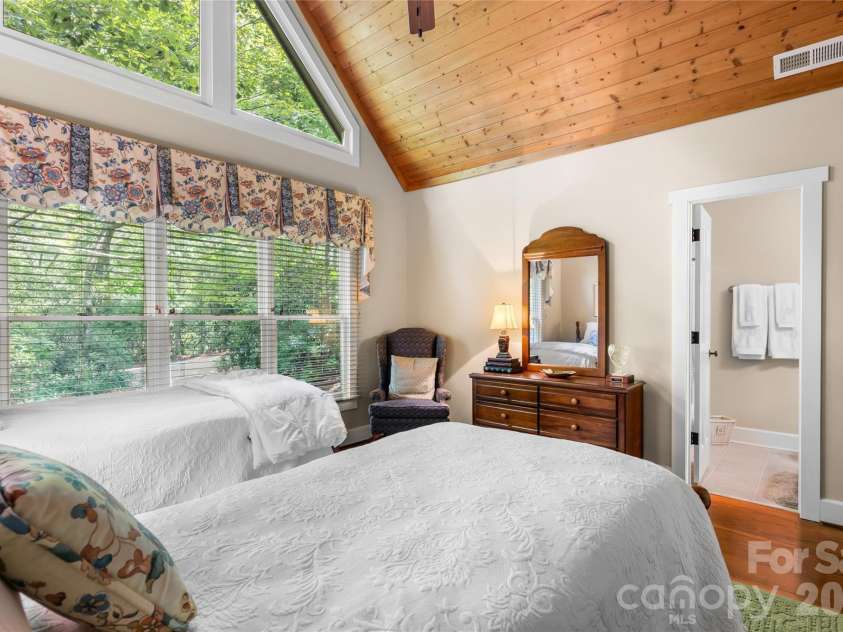 575 Seminole Way, Lake Toxaway, NC 28747.  MLS# CAR4421086, YatesRealty ID 49518. 