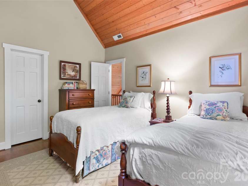 575 Seminole Way, Lake Toxaway, NC 28747.  MLS# CAR4421086, YatesRealty ID 49518. 