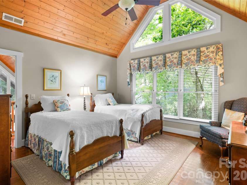 575 Seminole Way, Lake Toxaway, NC 28747.  MLS# CAR4421086, YatesRealty ID 49518. 