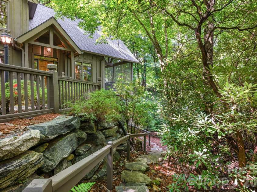 575 Seminole Way, Lake Toxaway, NC 28747.  MLS# CAR4421086, YatesRealty ID 49518. 