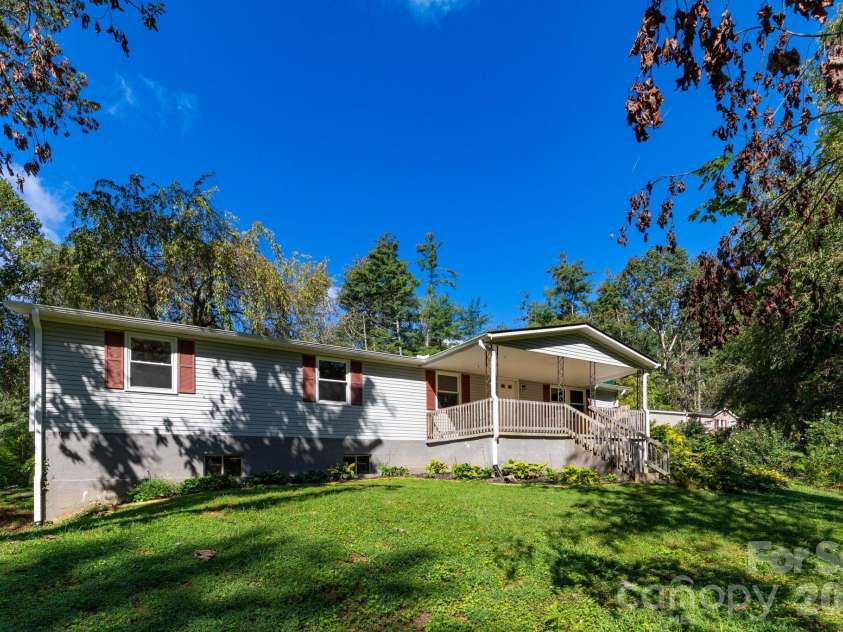38 Mountainberry Lane, Fairview, NC 28730.  MLS# CAR4345416, YatesRealty ID 49519. 