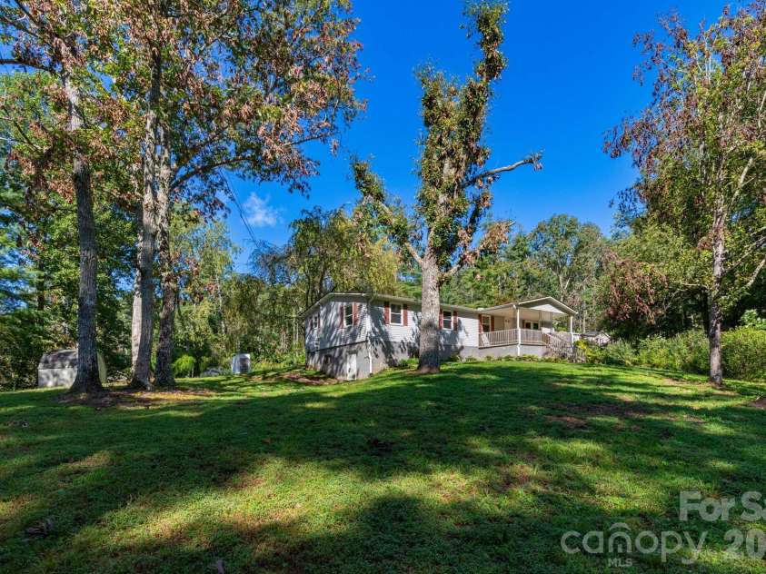 38 Mountainberry Lane, Fairview, NC 28730.  MLS# CAR4345416, YatesRealty ID 49519. 