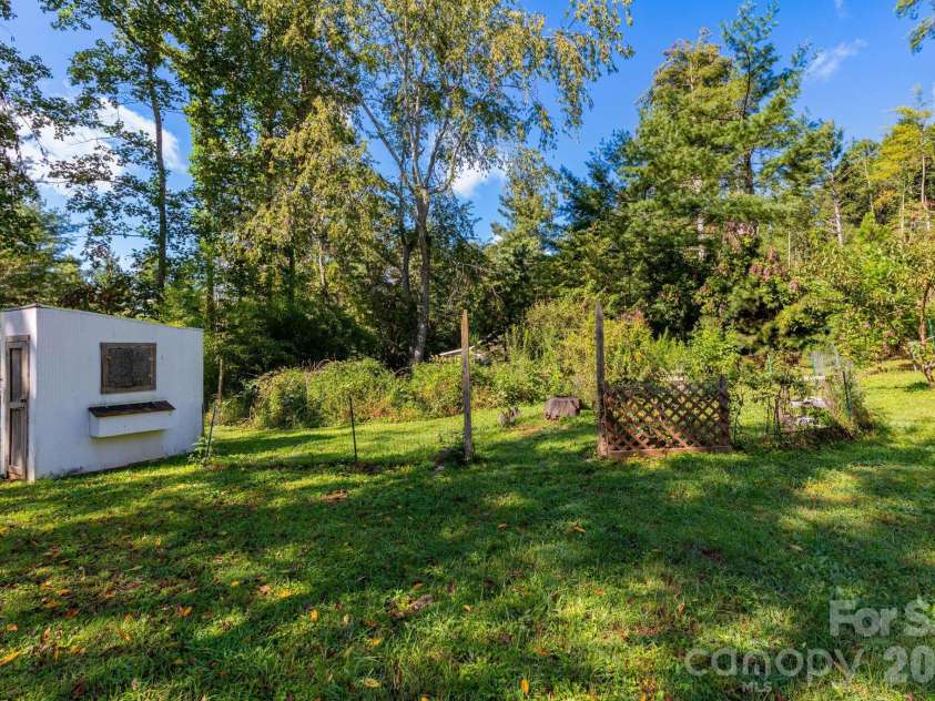 38 Mountainberry Lane, Fairview, NC 28730.  MLS# CAR4345416, YatesRealty ID 49519. 