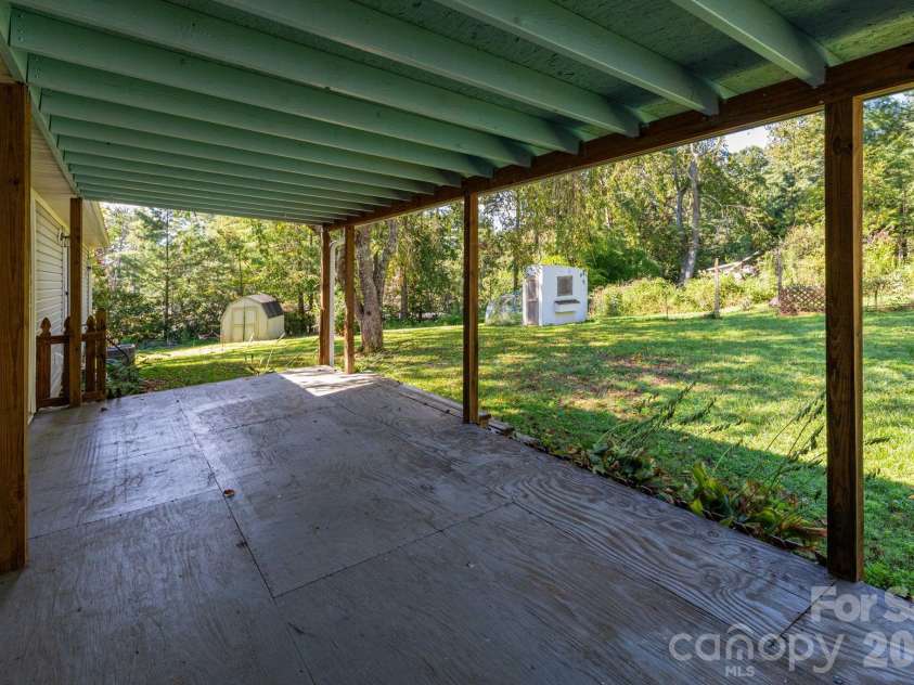 38 Mountainberry Lane, Fairview, NC 28730.  MLS# CAR4345416, YatesRealty ID 49519. 