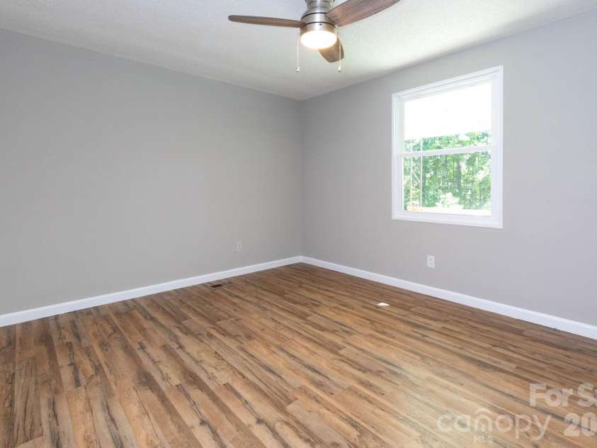 38 Mountainberry Lane, Fairview, NC 28730.  MLS# CAR4345416, YatesRealty ID 49519. 