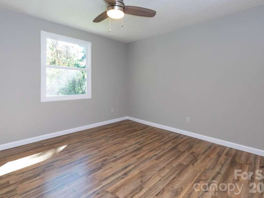 38 Mountainberry Lane, Fairview, NC 28730.  MLS# CAR4345416, YatesRealty ID 49519. 