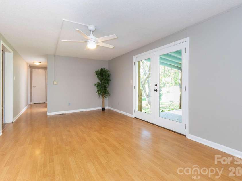 38 Mountainberry Lane, Fairview, NC 28730.  MLS# CAR4345416, YatesRealty ID 49519. 