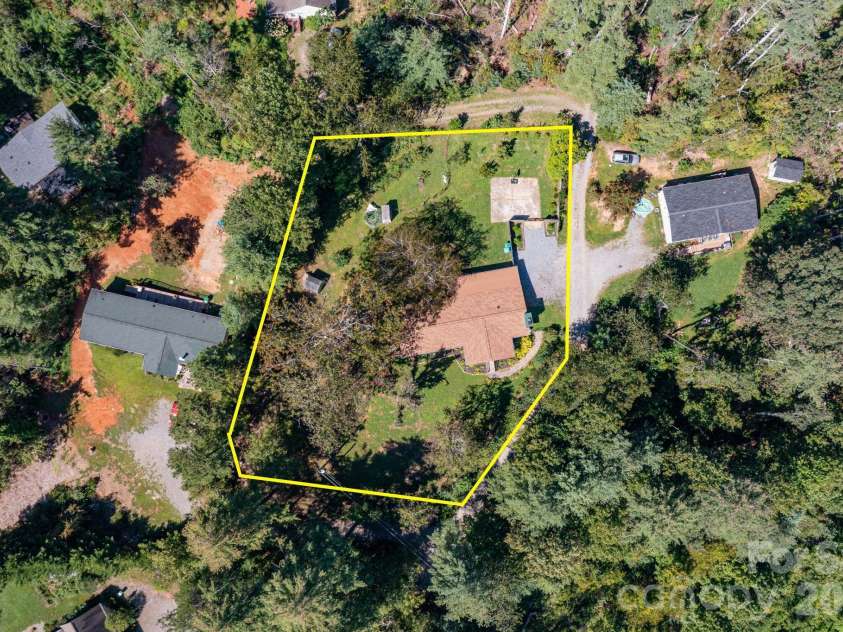 38 Mountainberry Lane, Fairview, NC 28730.  MLS# CAR4345416, YatesRealty ID 49519. 