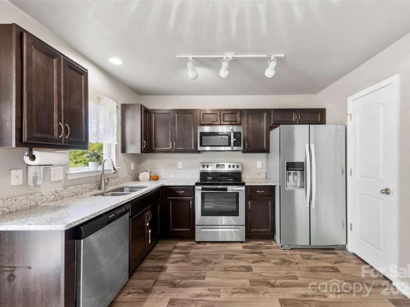 117 Dutchess Drive, Kings Mountain, NC 28086.  MLS# CAR4296358, YatesRealty ID 4952. 