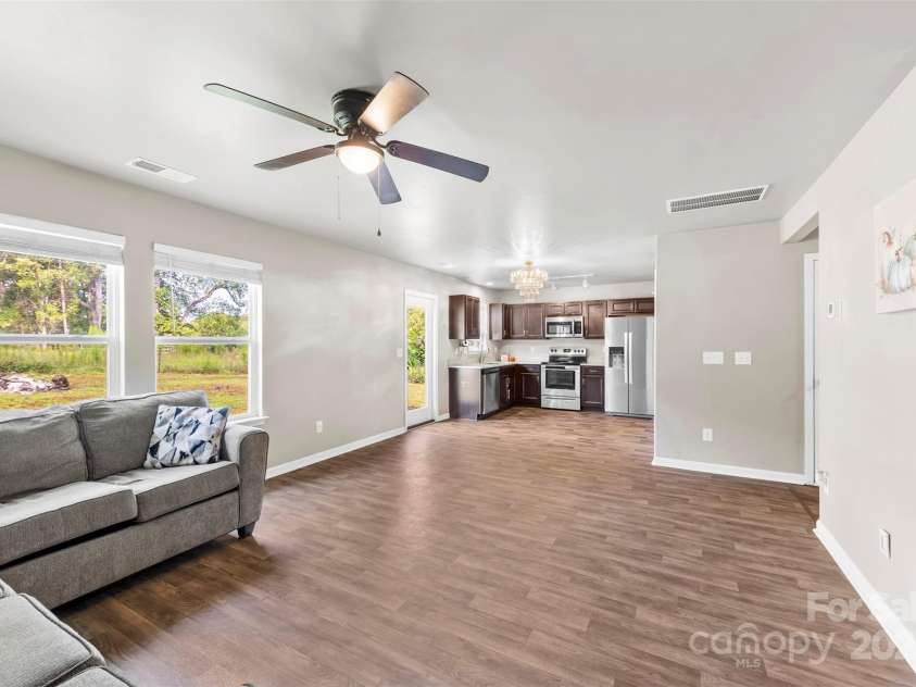 117 Dutchess Drive, Kings Mountain, NC 28086.  MLS# CAR4296358, YatesRealty ID 4952. 