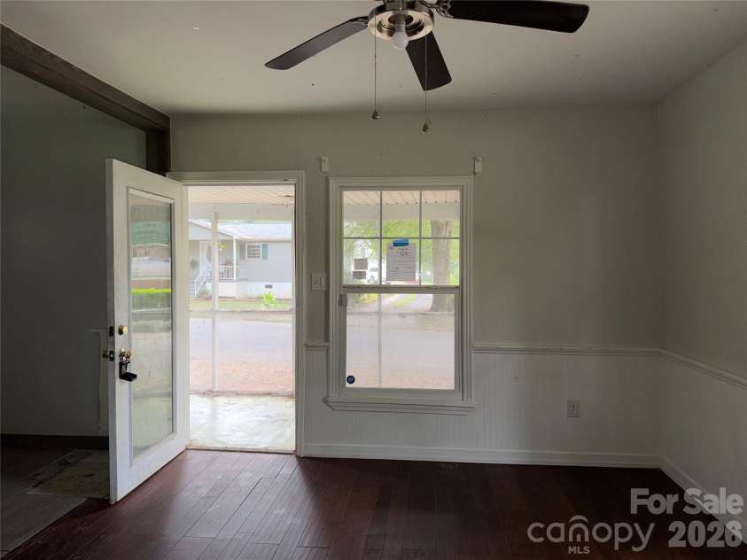 1442 School Street, Statesville, NC 28677.  MLS# CAR4422803, YatesRealty ID 49521. 