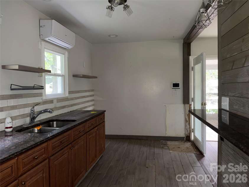 1442 School Street, Statesville, NC 28677.  MLS# CAR4422803, YatesRealty ID 49521. 