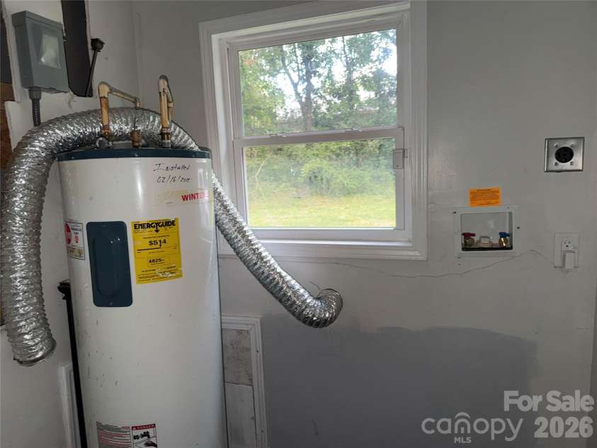 1442 School Street, Statesville, NC 28677.  MLS# CAR4422803, YatesRealty ID 49521. 