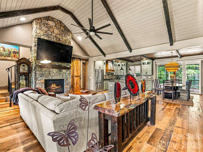 43 Lucy Lane, Mills River, NC 28759.  MLS# CAR4422678, YatesRealty ID 49522. 
