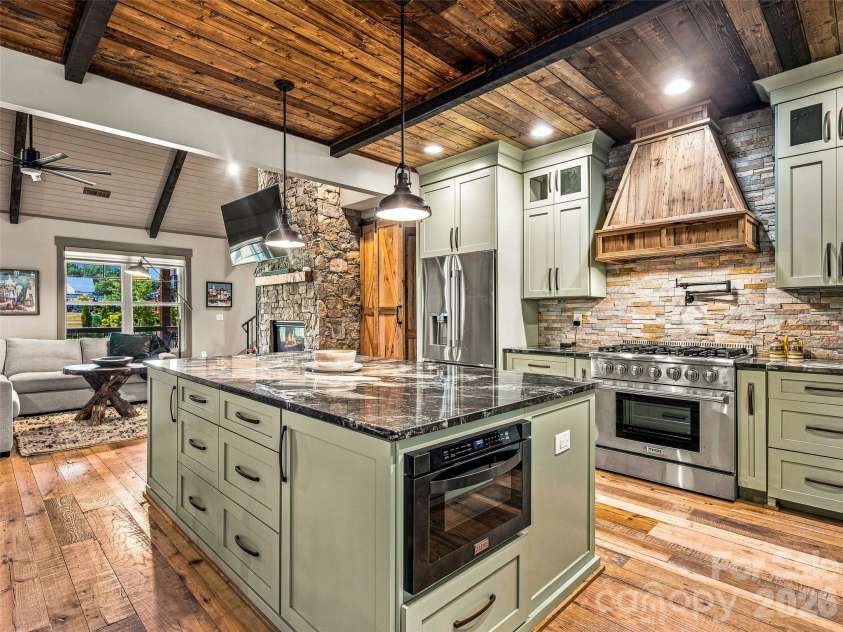 43 Lucy Lane, Mills River, NC 28759.  MLS# CAR4422678, YatesRealty ID 49522. 