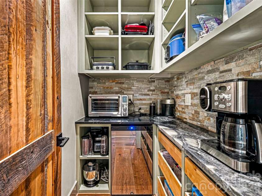 43 Lucy Lane, Mills River, NC 28759.  MLS# CAR4422678, YatesRealty ID 49522. 