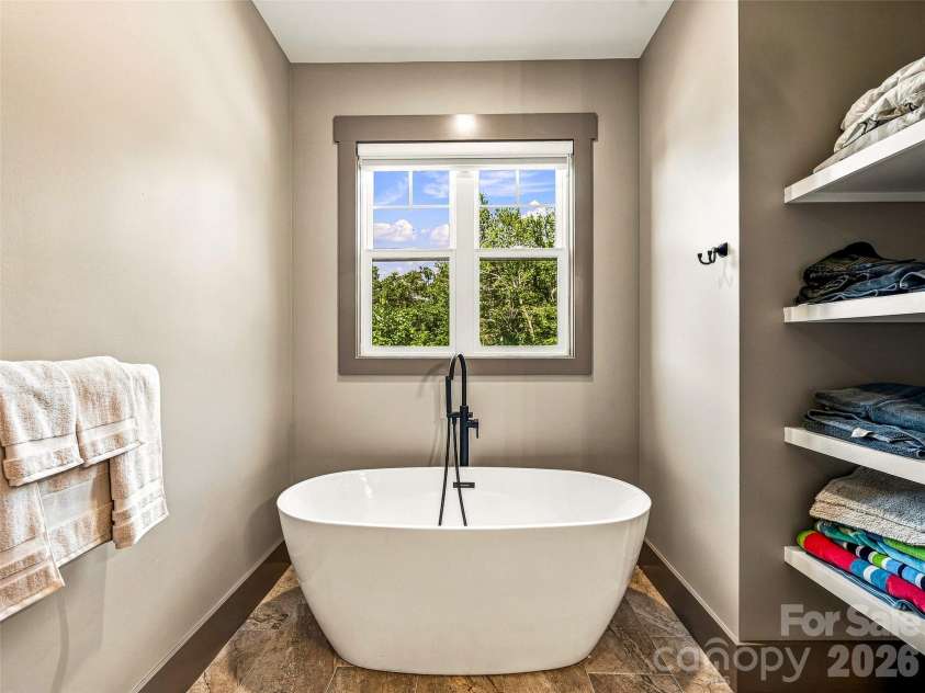 43 Lucy Lane, Mills River, NC 28759.  MLS# CAR4422678, YatesRealty ID 49522. 
