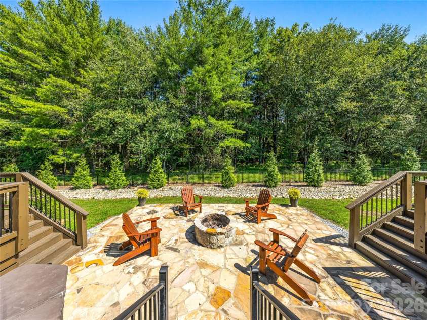 43 Lucy Lane, Mills River, NC 28759.  MLS# CAR4422678, YatesRealty ID 49522. 