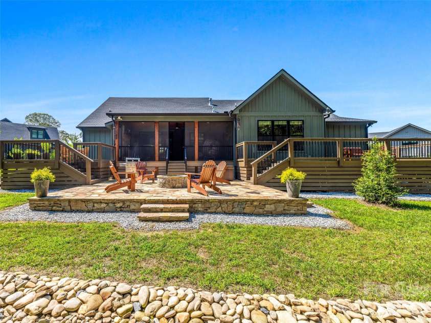 43 Lucy Lane, Mills River, NC 28759.  MLS# CAR4422678, YatesRealty ID 49522. 