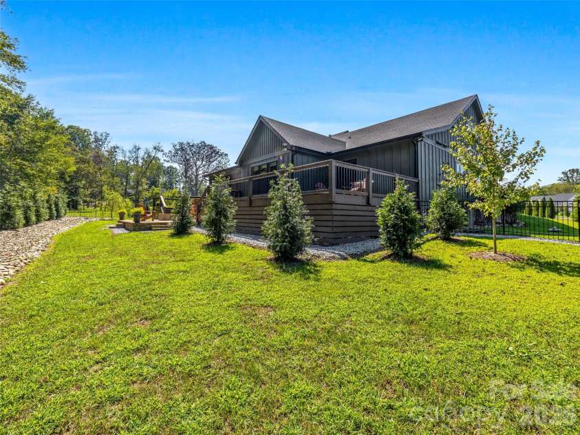 43 Lucy Lane, Mills River, NC 28759.  MLS# CAR4422678, YatesRealty ID 49522. 