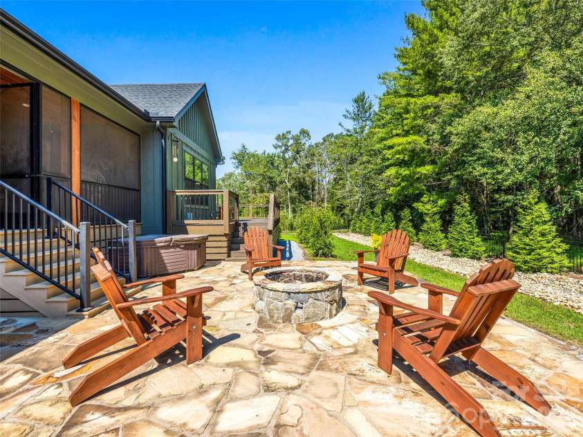 43 Lucy Lane, Mills River, NC 28759.  MLS# CAR4422678, YatesRealty ID 49522. 