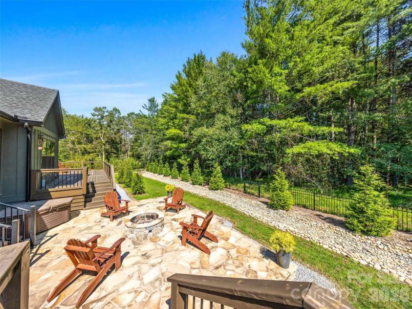 43 Lucy Lane, Mills River, NC 28759.  MLS# CAR4422678, YatesRealty ID 49522. 