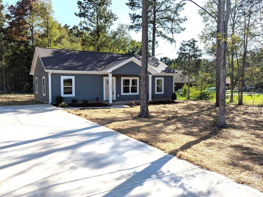 1613 Sutherland Avenue, Monroe, NC 28110.  MLS# CAR4421645, YatesRealty ID 49523. 