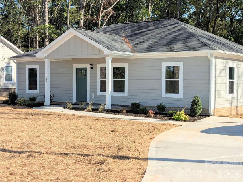 1609 Sutherland Avenue, Monroe, NC 28110.  MLS# CAR4421643, YatesRealty ID 49524. 