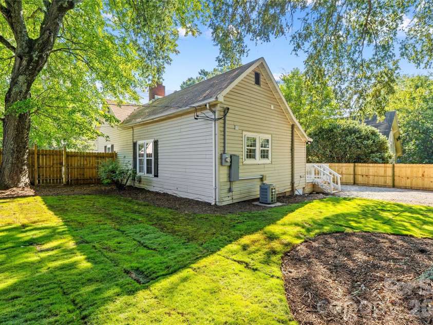 209 Wilson Avenue, Mooresville, NC 28115.  MLS# CAR4422376, YatesRealty ID 49527. 
