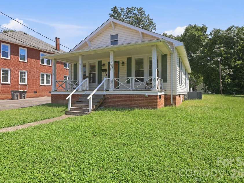 313 Ridge Avenue, Kannapolis, NC 28083.  MLS# CAR4405624, YatesRealty ID 49529. 