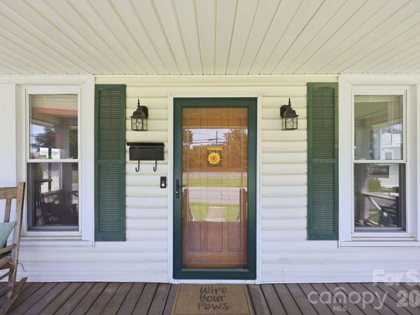 313 Ridge Avenue, Kannapolis, NC 28083.  MLS# CAR4405624, YatesRealty ID 49529. 