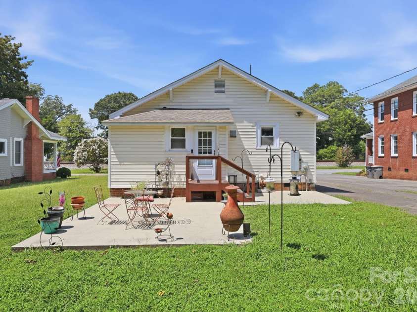 313 Ridge Avenue, Kannapolis, NC 28083.  MLS# CAR4405624, YatesRealty ID 49529. 