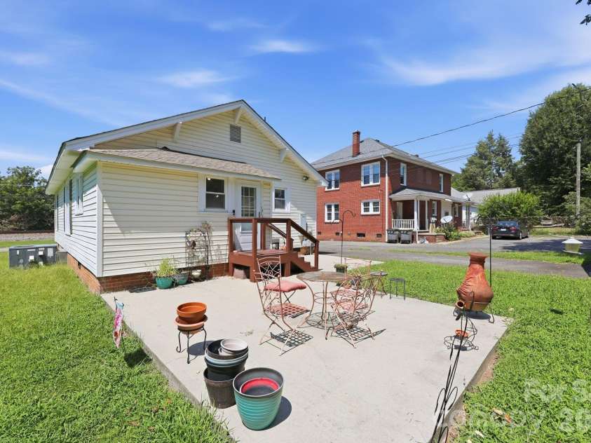 313 Ridge Avenue, Kannapolis, NC 28083.  MLS# CAR4405624, YatesRealty ID 49529. 