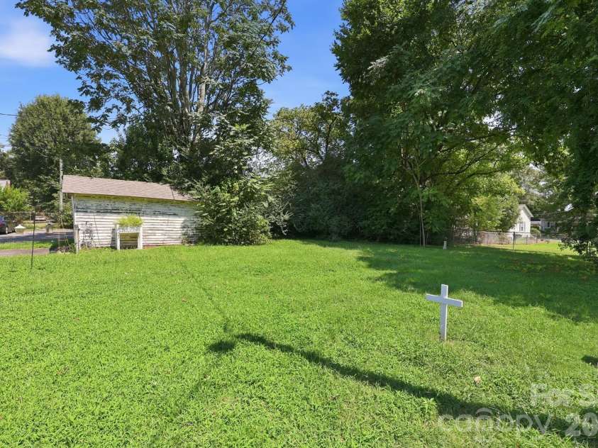 313 Ridge Avenue, Kannapolis, NC 28083.  MLS# CAR4405624, YatesRealty ID 49529. 