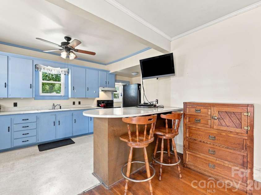 313 Ridge Avenue, Kannapolis, NC 28083.  MLS# CAR4405624, YatesRealty ID 49529. Dining Room to Kitchen