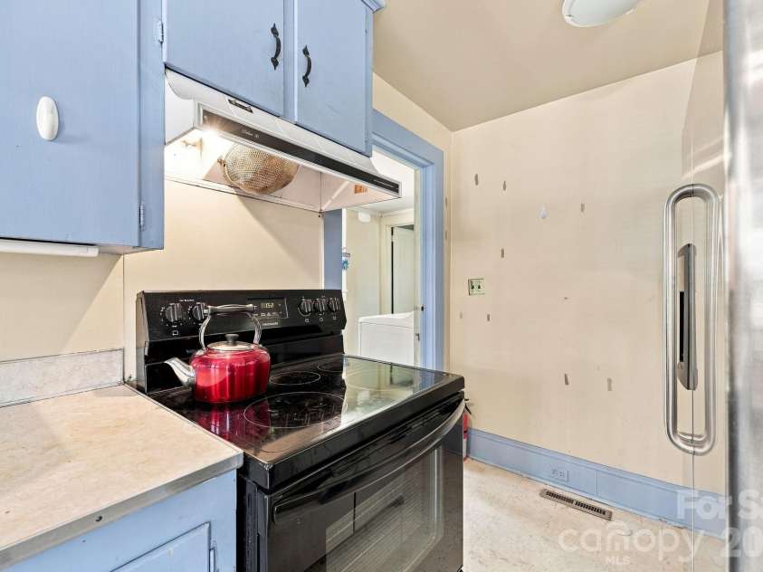 313 Ridge Avenue, Kannapolis, NC 28083.  MLS# CAR4405624, YatesRealty ID 49529. Kitchen