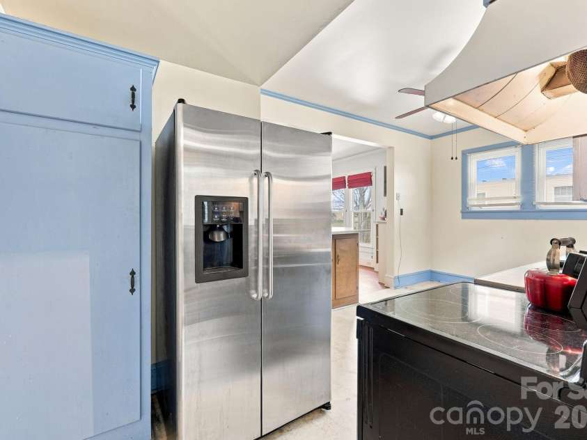 313 Ridge Avenue, Kannapolis, NC 28083.  MLS# CAR4405624, YatesRealty ID 49529. Kitchen