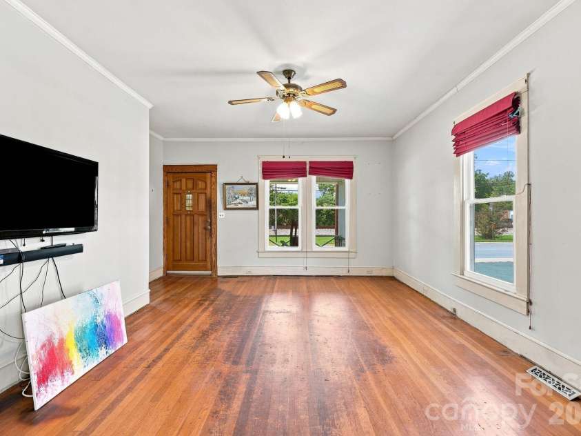 313 Ridge Avenue, Kannapolis, NC 28083.  MLS# CAR4405624, YatesRealty ID 49529. Living Room
