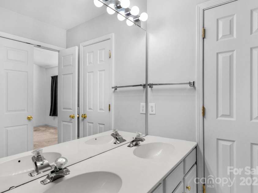 3213 Mannington Drive, Charlotte, NC 28270.  MLS# CAR4328804, YatesRealty ID 4953. 